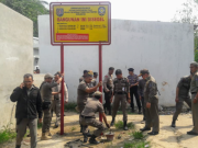 Tidak Punya IMB, Satpol PP Segel Perumahan Griya Labana Cipayung