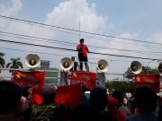 Ratusan Petani Tanjung Pakis Unjuk Rasa di Kantor Bupati Karawang
