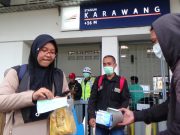 Antisipasi Penyebaran Virus Corona, IJTI Karawang Bagikan Masker