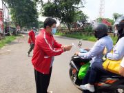 Bagi-bagi Masker, PDIP Karawang: Bentuk Kepedulian Kepada Warga