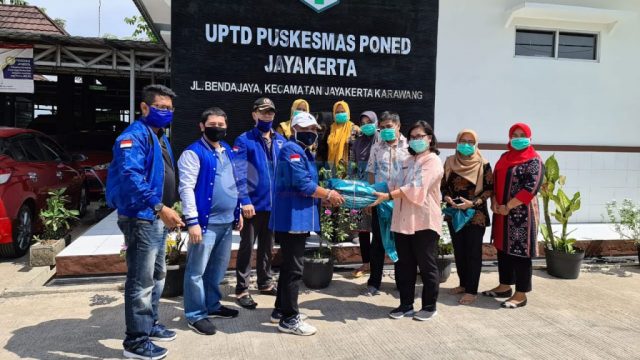 Gerakan-Penangan-Korona-Fraksi-Demokrat-Berikan-Bantuan-600-Alat-Pelindung-Diri-1024x576