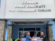 Bentuk Kepedulian, PWI Karawang Berikan Bantuan untuk Jurnalis Korban Gempa Cianjur