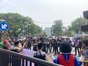 Dinilai Mandul Ungkap Korupsi, Kantor Kejari Karawang Didemo