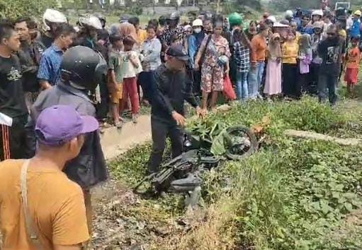 Nahas! Dua Siswi SMK di Karawang Tewas Tersambar Kereta Api anak SMP tertabrak kereta