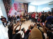 Banyak APK yang Dicopot, Ganjar Pranowo Minta Relawan di Karawang Fokus Maksimalkan Masa Kampanye