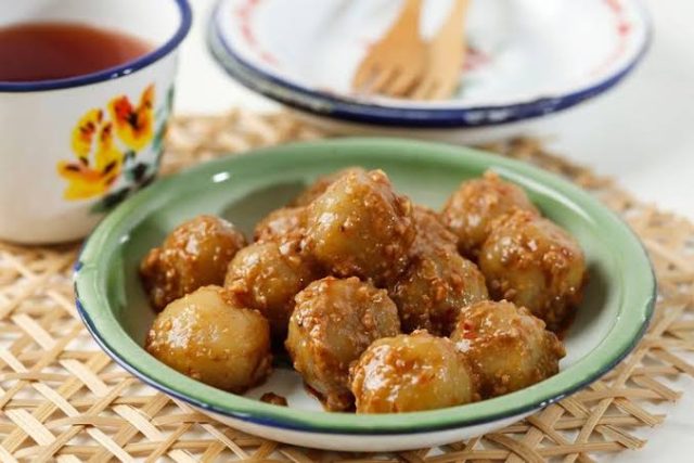 Cilok bumbu kacang