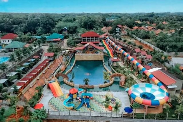 Kolam renang Purwakarta