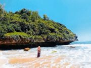 Pantai Luwen Gunung Kidul, Ngabuburit Sambil Nikmati Keindahan Ombak Pantai gunung kidul