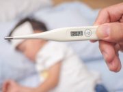 Tips Tepat Menurunkan Demam Pada Anak, Catat Mom!