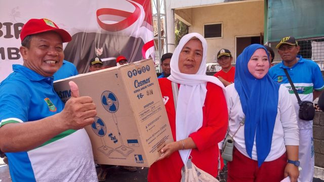 Warga telukjambe Timur