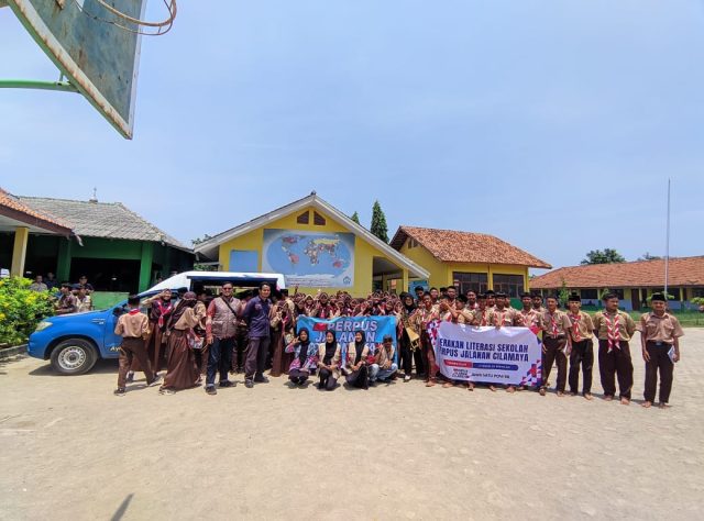 Komunitas baca Cilamaya