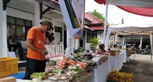 Stok pangan Karawang