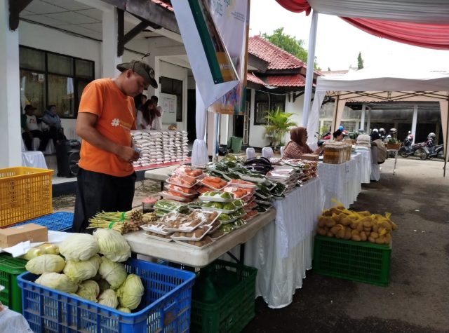 Stok pangan Karawang