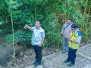 Bersama BBWS, Bupati Aep Tinjau Amblasnya Jalan Akibat Luapan Sungai Citarum