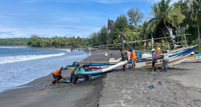 Nelayan Pantai Batukaras