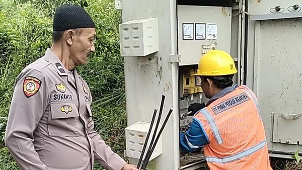 pencurian-kabel-listrik-di-bogor-jawa-barat-jabar-menyebabkan-1-kampung-kegelapan-sebabnya-kabel-yang-dicuri-ialah-yang-berada-1748268244245_169 Pencurian kabel Listrik