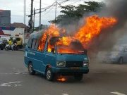 Kebakaran angkot di bogor