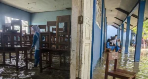 Sekolah banjir di karawang