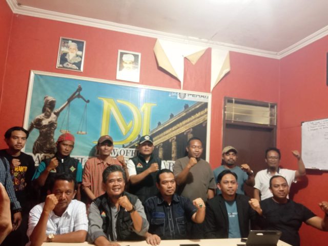 Warga Karawang selatan