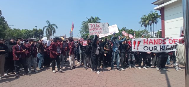 Parkir berbayar unsika