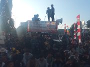 Remaja demonstrasi karawang