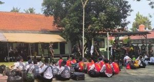Siswa karawang pembinaan ke barak