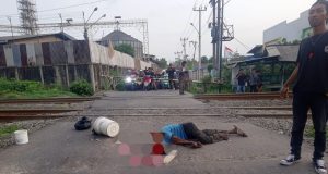 Perlintasan kereta warung kebon