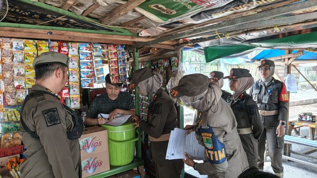 Taman I love Karawang