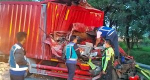 Kecelakaan Maut tol Jakarta-Cikampek