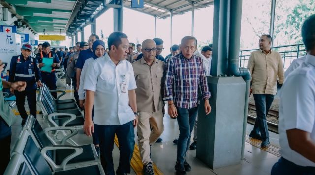 Dukungan Perpanjangan KRL hingga Cikampek Mengalir dari DPR RIPemerintah Kabupaten (Pemkab) Kara (1) perpanjangan KRL Cikampek