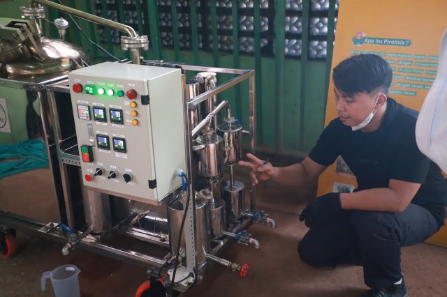 Sampah plastik pupuk kujang