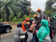 Imbas Bencana Sumatera, Ribuan Warga Mengungsi, Akses Jalan Lumpuh