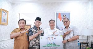 Karawang menyerahkan bantuan AC
