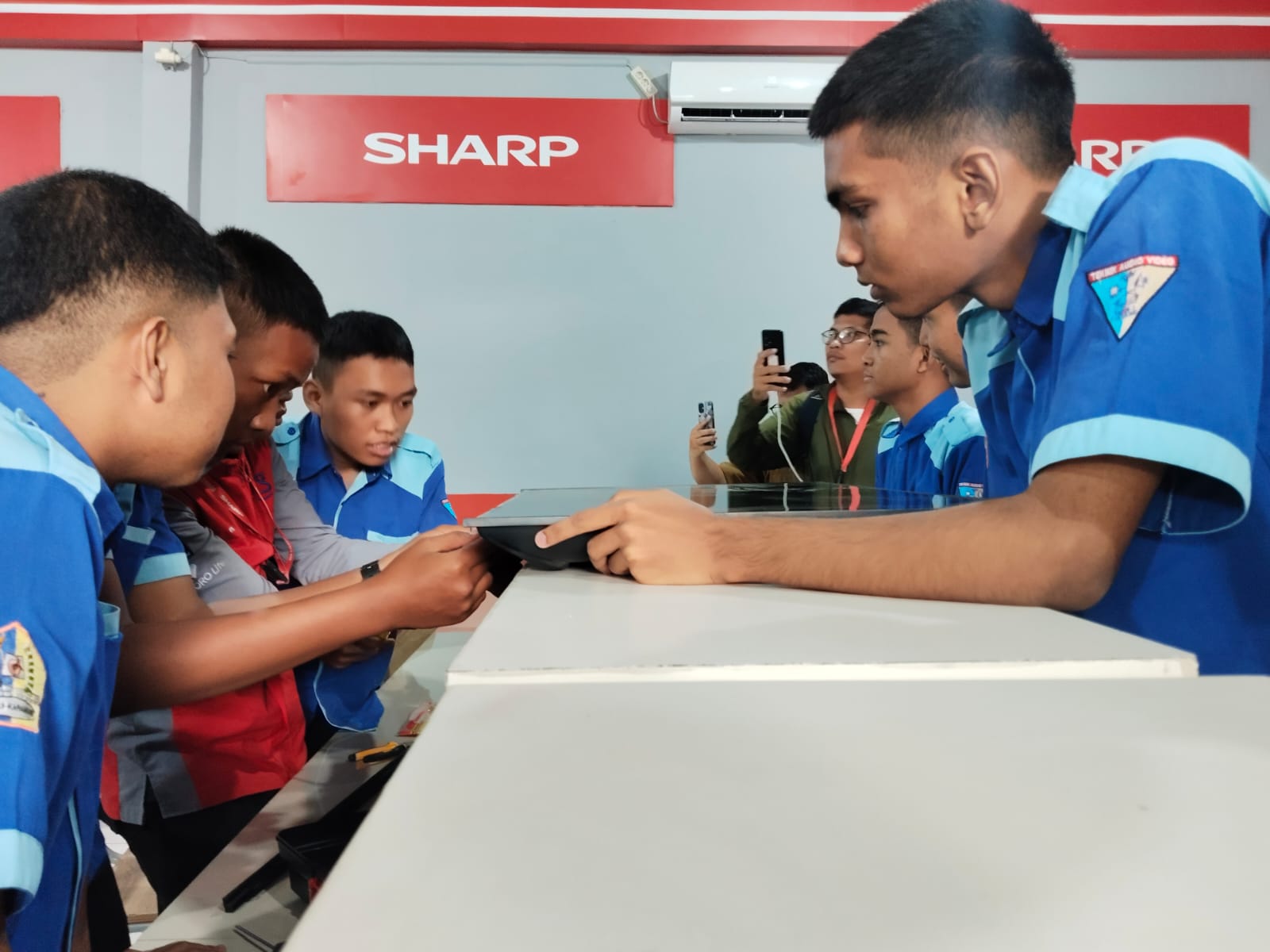 Sharp class siswa karawang