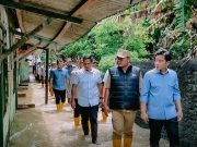 Wapres Gibran Instruksikan Prioritas Kesehatan Saat Tinjau Banjir Karawang Banjir karawang