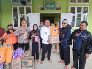 Wakil Bupati Karawang Serahkan Bantuan untuk Warga dan Pesantren Terdampak Banjir Kecamatan kotabaru