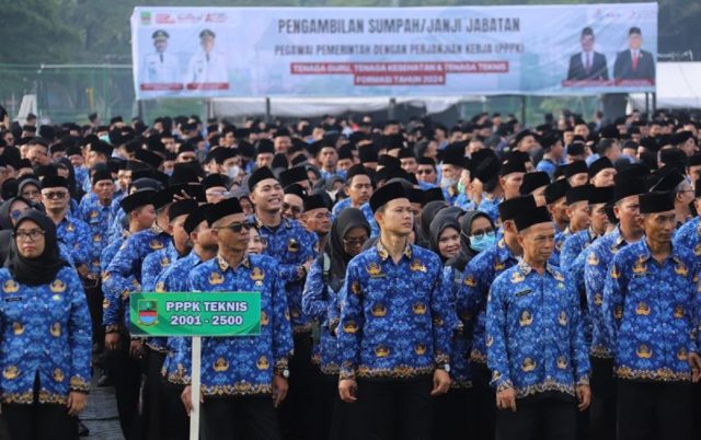 upacara-pengangkatan-9051-honorer-menjadi-pppk-secara-serent-y58o Honor pppk paruh waktu
