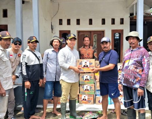 Dewan Taman Salurkan Bantuan untuk Korban Banjir Desa Telukbuyung