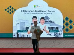 Bupati Aep Bagikan Parsel Lebaran untuk Ratusan Wartawan Karawang