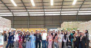 Siswa di gudang bulog karawang