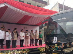 Kloter 27 Tutup Musim Pemberangkatan Haji Karawang, 19 Jemaah Berangkat ke Tanah Suci Jemaah haji karawang
